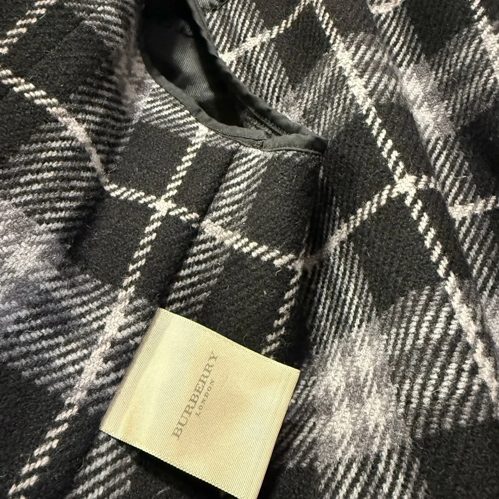 Burberry Irene Black Double-Breasted Trench Coat - Picture 4 of 16